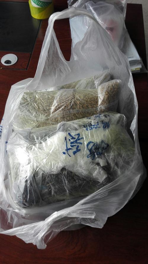克城镇马武村"一村一品一主体"小杂粮种植进行农产品无公害,种植业